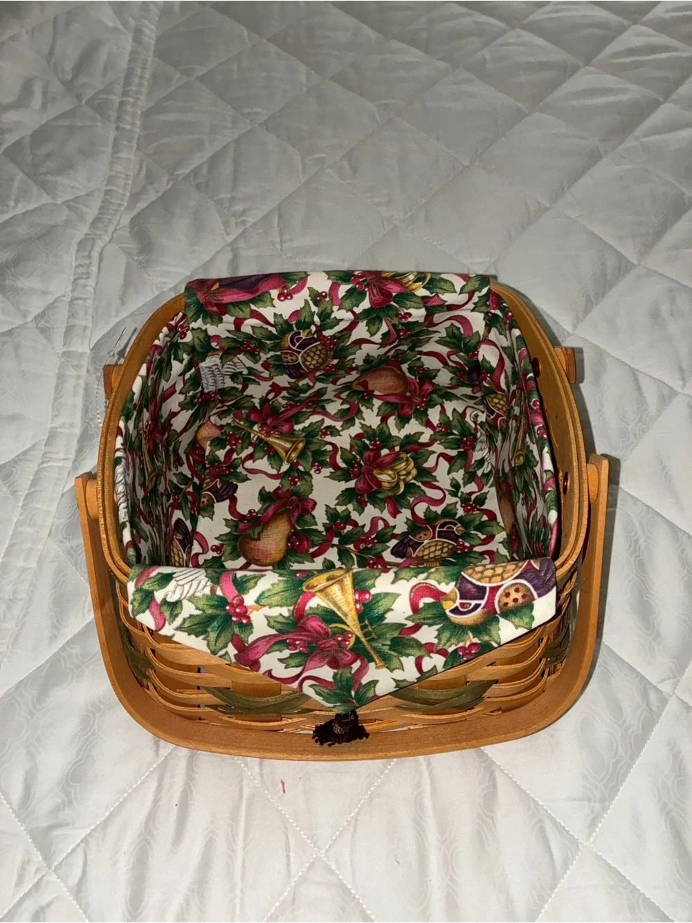 Longaberger Vintage 2000 Christmas Collection Deck the Halls Basket with liner.